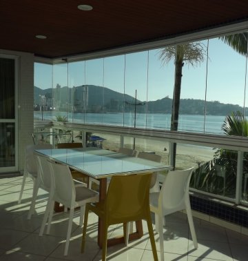 Amplo frente mar em regio nobre do cent