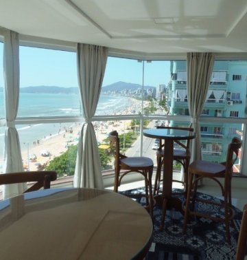 Lindo apto de frente para o mar!