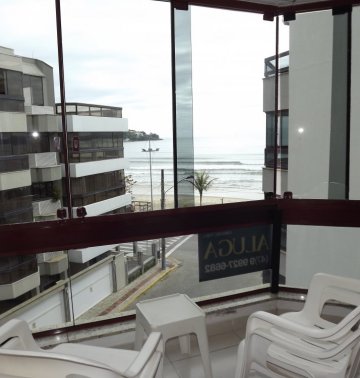Edif�cio frente ao mar, apto lateral com