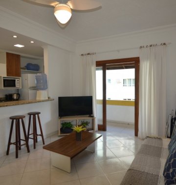 Apto amplo a apenas 50m. do mar!! 