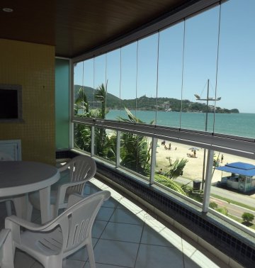 Frente ao mar com 03 dorms + depend�ncia