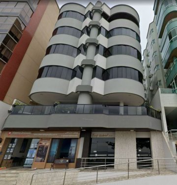 Apto lateral ao mar, totalmente climatiz