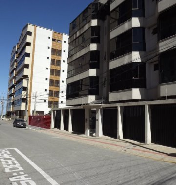 Loca��o anual! quadra mar no centro