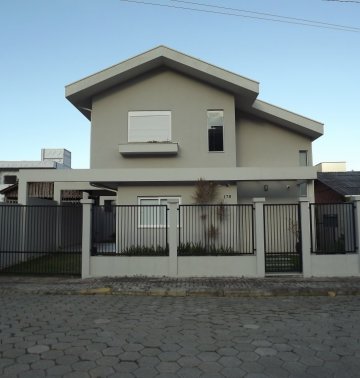 Loca��o anual! casa com ampla �rea exter