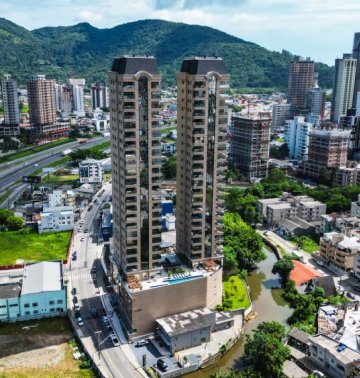 Alto padr�o em andar alto, 2 su�tes e 02